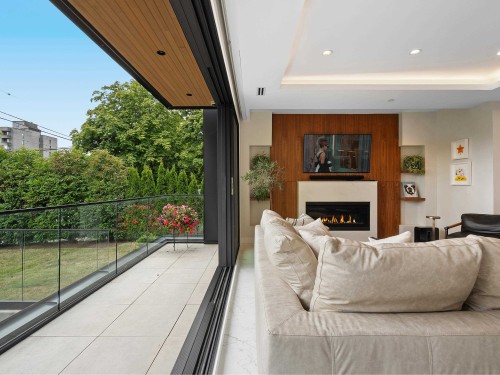 1295 Duchess Avenue, West Vancouver, BC 