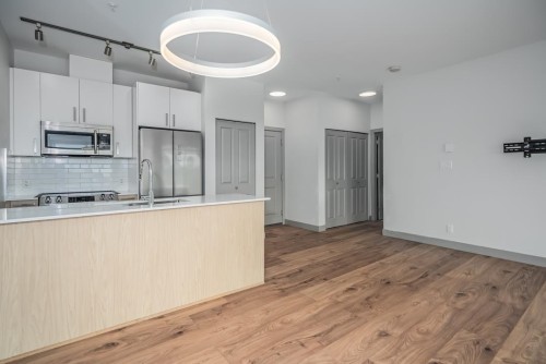 411-6968 Royal Oak Avenue, Burnaby, BC 