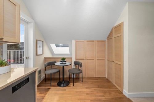 3274 1St Avenue W, Vancouver, BC 