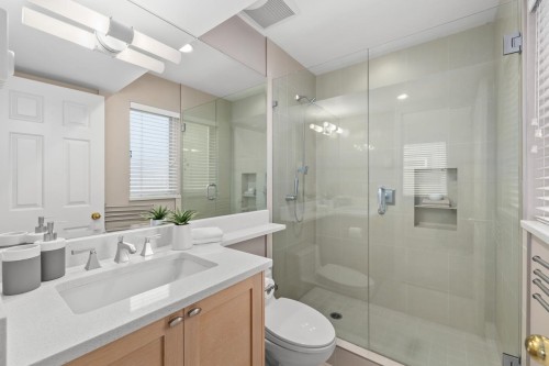 3274 1St Avenue W, Vancouver, BC 