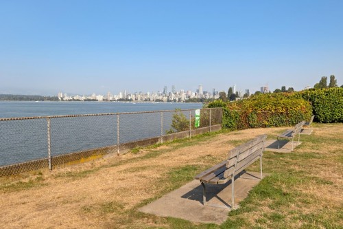 3274 1St Avenue W, Vancouver, BC 