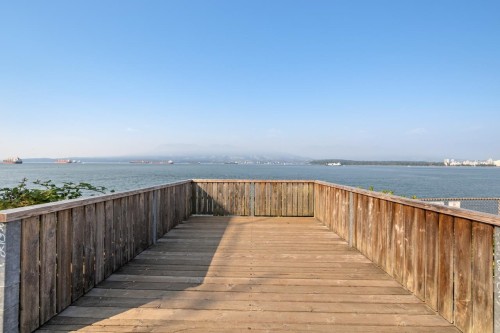 3274 1St Avenue W, Vancouver, BC 