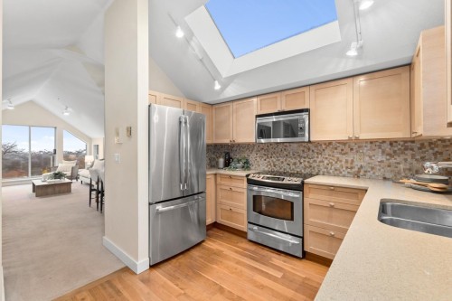 3274 1St Avenue W, Vancouver, BC 