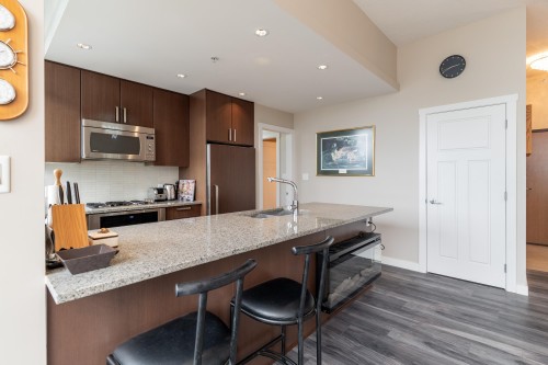 3202-2978 Glen Drive, Coquitlam, BC 