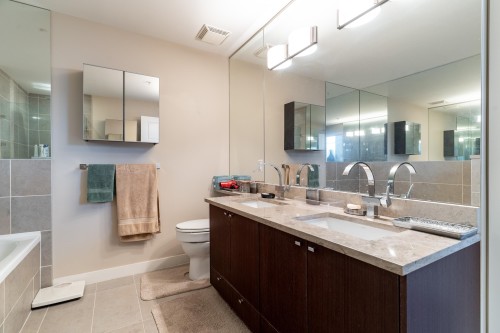 3202-2978 Glen Drive, Coquitlam, BC 