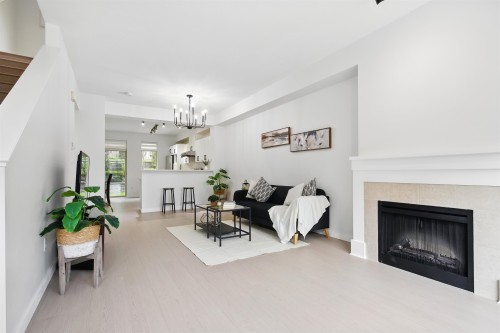 10-3065 Dayanee Springs Boulevard, Coquitlam, BC 