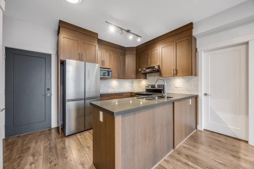 403-827 Roderick Avenue, Coquitlam, BC 