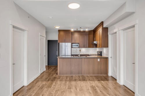 403-827 Roderick Avenue, Coquitlam, BC 