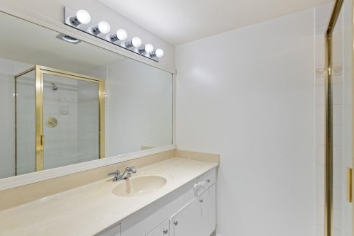 201-38 Leopold Place, New Westminster, BC 