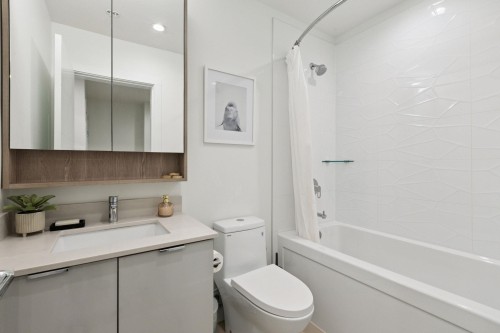 309-128 8Th Street E, North Vancouver, BC 