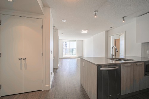 2207-3007 Glen Drive, Coquitlam, BC 