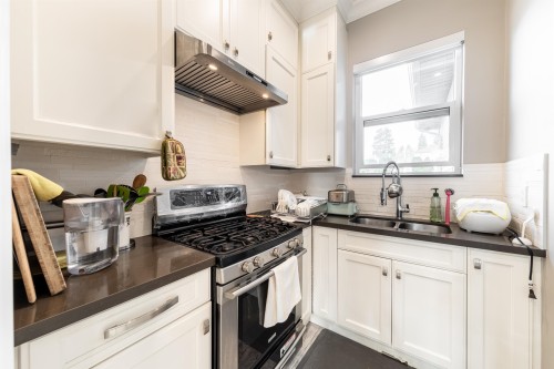 6326 Dawson Street, Burnaby, BC 