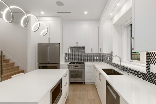 3075 Courtenay Street, Vancouver, BC 