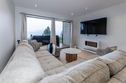 424 Crosscreek Road  West Vancouver, BC V0N 2E0