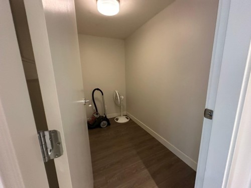 327-1588 E Hastings St, Vancouver, BC 