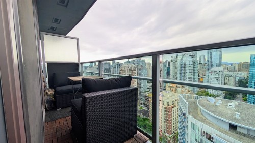 3301-233 Robson Street, Vancouver, BC 