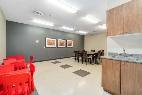 405-3110 Dayanee Springs Boulevard, Coquitlam, BC 