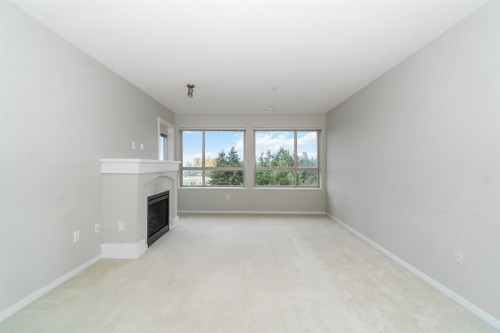 405-3110 Dayanee Springs Boulevard, Coquitlam, BC 