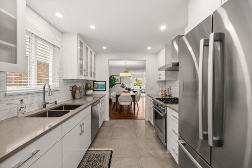 262 10Th Street E, North Vancouver, BC 