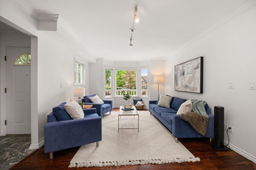 262 10Th Street E, North Vancouver, BC 