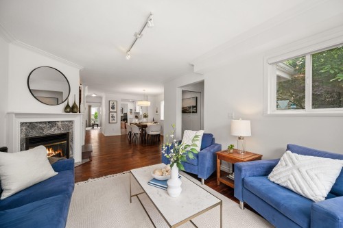 262 10Th Street E, North Vancouver, BC 