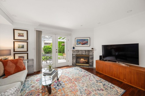 262 10Th Street E, North Vancouver, BC 