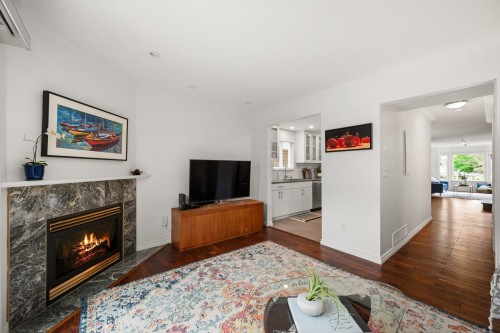 262 10Th Street E, North Vancouver, BC 