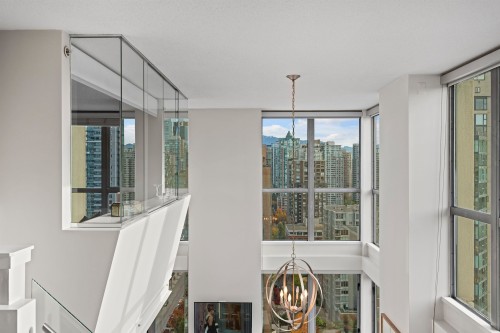 2204-1238 Richards Street, Vancouver, BC 