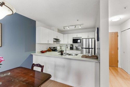 320-1220 Lasalle Place, Coquitlam, BC 