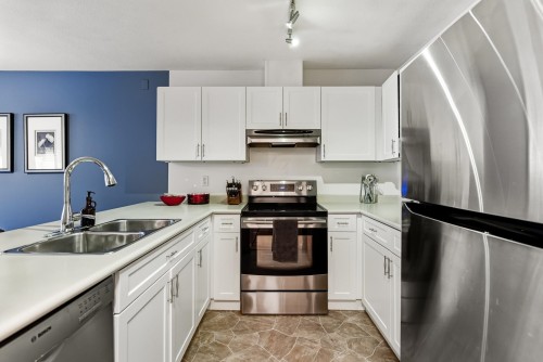 320-1220 Lasalle Place, Coquitlam, BC 