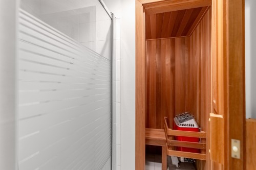 2249 Fraserview Drive, Vancouver, BC 