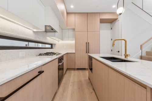 1-448 20Th Avenue W, Vancouver, BC 