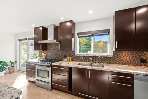 463 Beachview Drive, North Vancouver, BC 