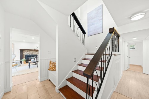 463 Beachview Drive, North Vancouver, BC 