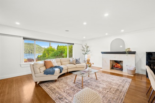 463 Beachview Drive, North Vancouver, BC 