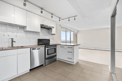 1610-2016 Fullerton Avenue  North Vancouver, BC V7P 3E6