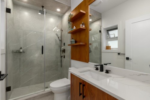 959 13Th Avenue E, Vancouver, BC 