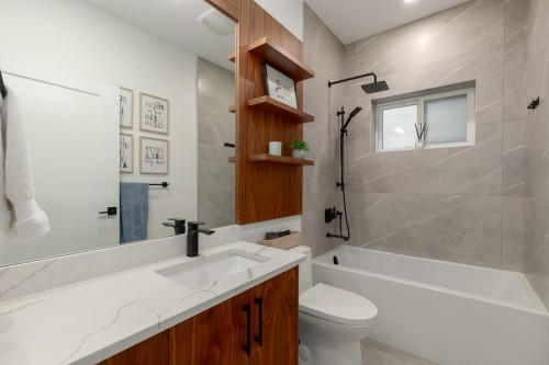 959 13Th Avenue E, Vancouver, BC 