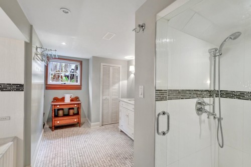 2303 3Rd Avenue W, Vancouver, BC 