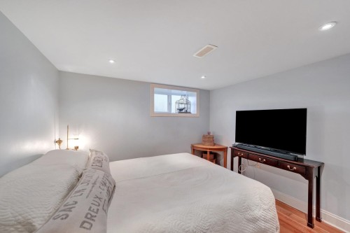 2303 3Rd Avenue W, Vancouver, BC 