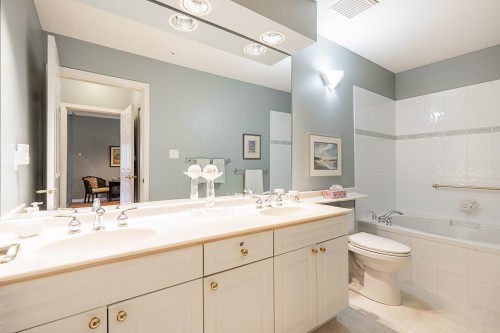 202-3098 Guildford Way, Coquitlam, BC 