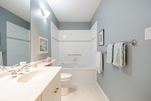 202-3098 Guildford Way, Coquitlam, BC 