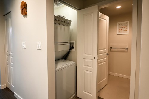 706-3100 Windsor Gate, Coquitlam, BC 