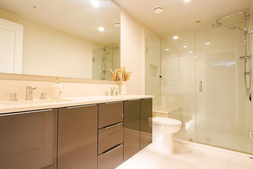 706-3100 Windsor Gate, Coquitlam, BC 