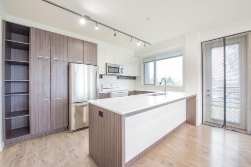 507-9250 University High Street, Burnaby, BC 