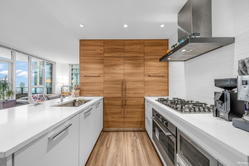 2010-7303 Noble Lane, Burnaby, BC 