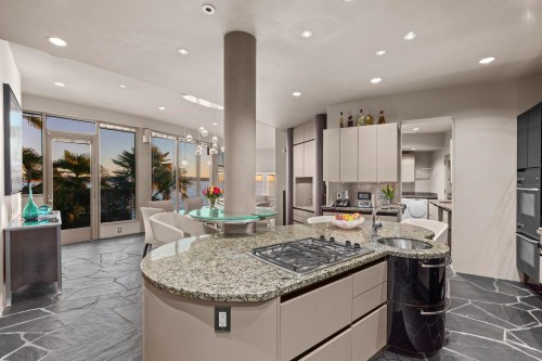 3912 Marine Drive, West Vancouver, BC 