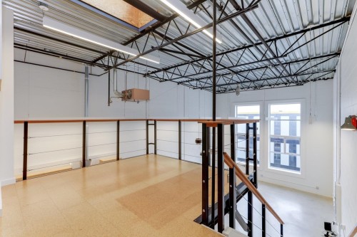 302-1220 Pender Street E, Vancouver, BC 