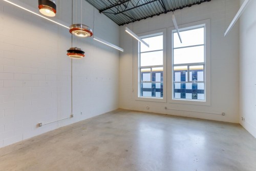 302-1220 Pender Street E, Vancouver, BC 