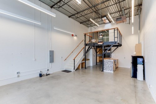 302-1220 Pender Street E, Vancouver, BC 